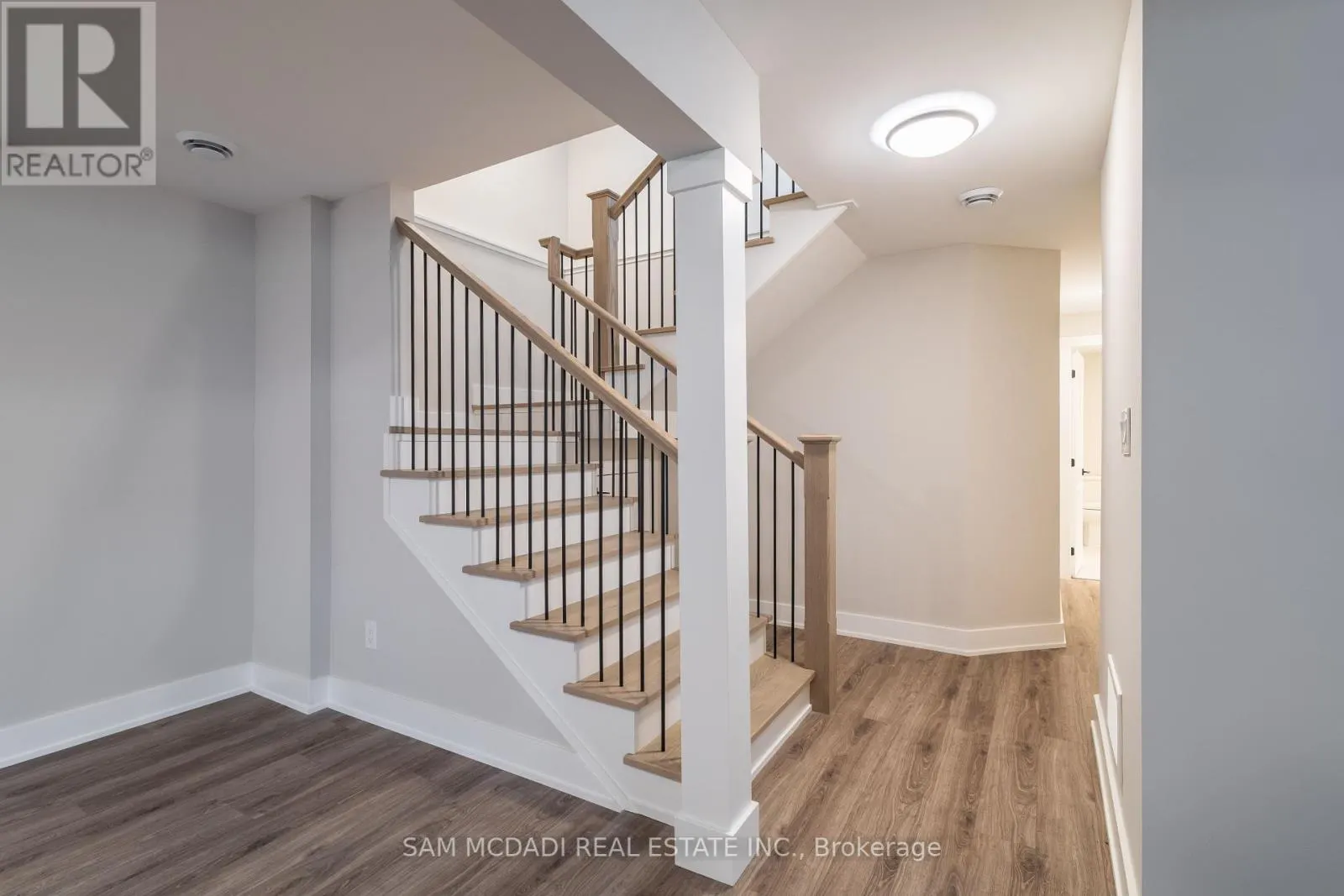 121 BLACK WILLOW CRESCENT