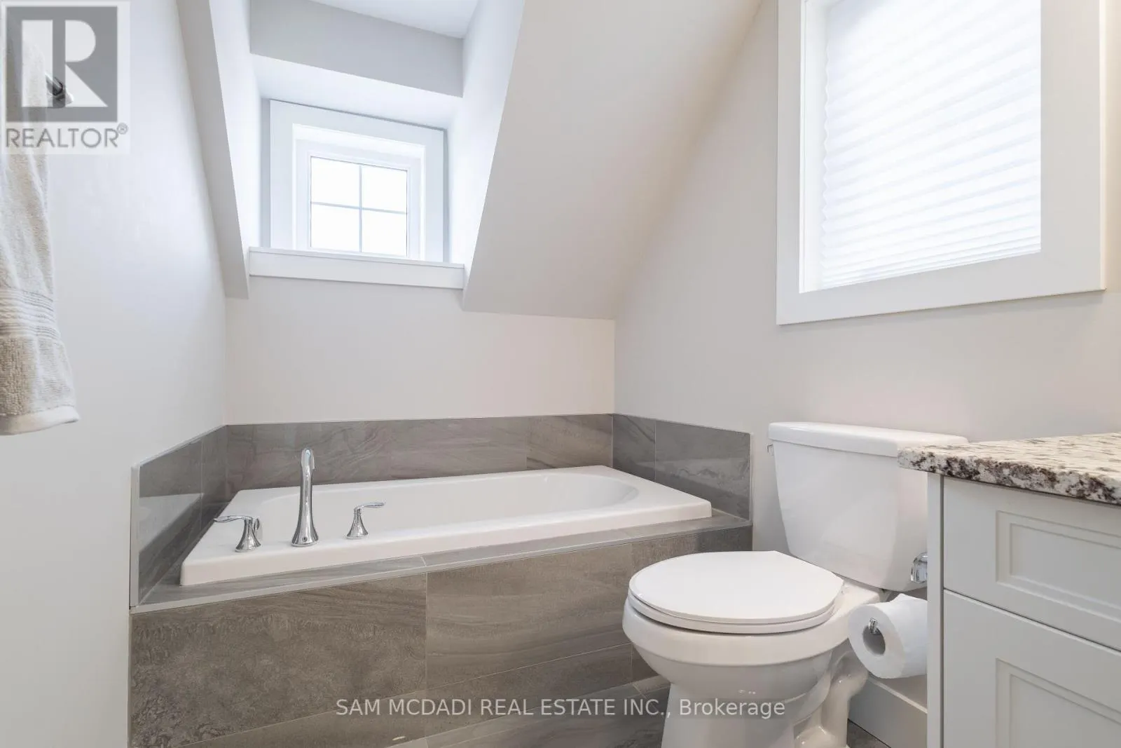 121 BLACK WILLOW CRESCENT
