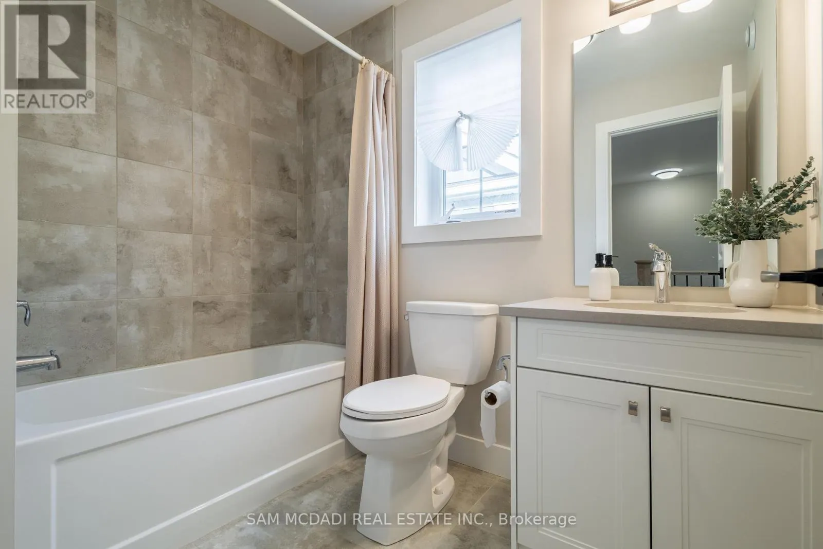121 BLACK WILLOW CRESCENT
