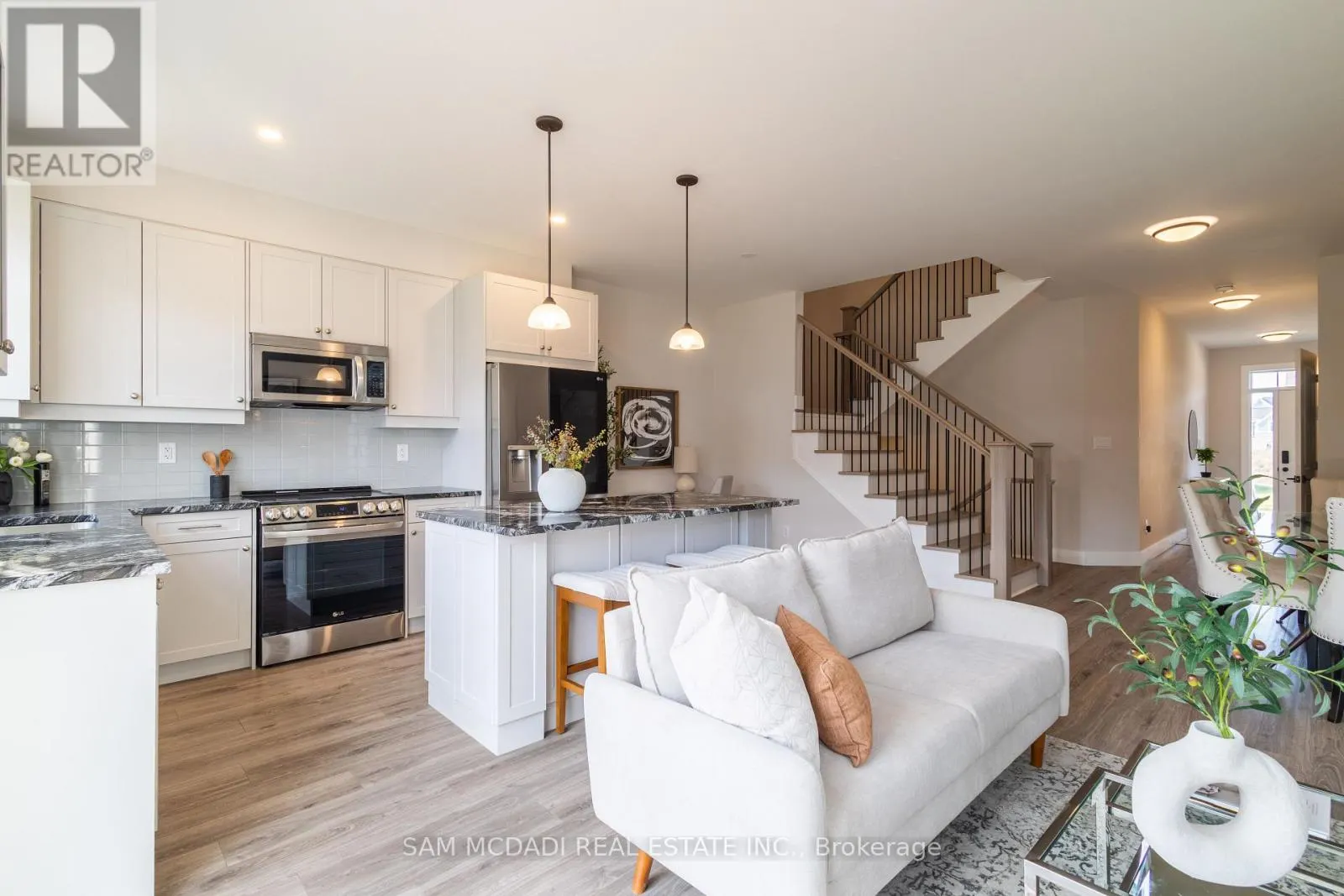121 BLACK WILLOW CRESCENT