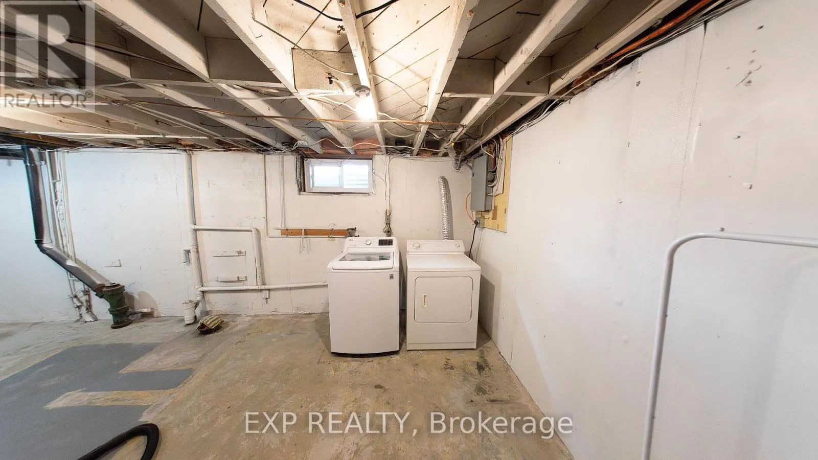 84 KENYON STREET E