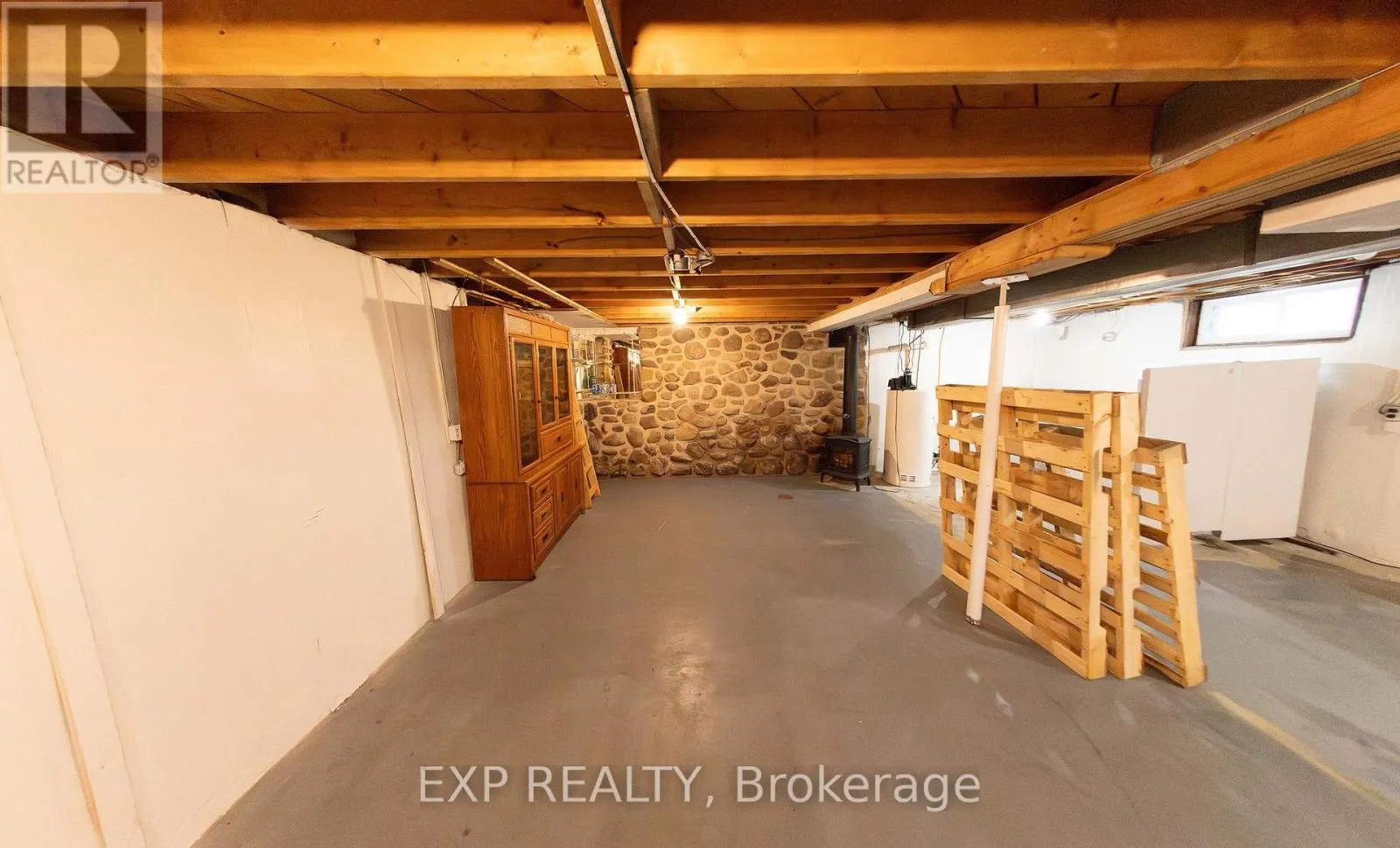 84 KENYON STREET E
