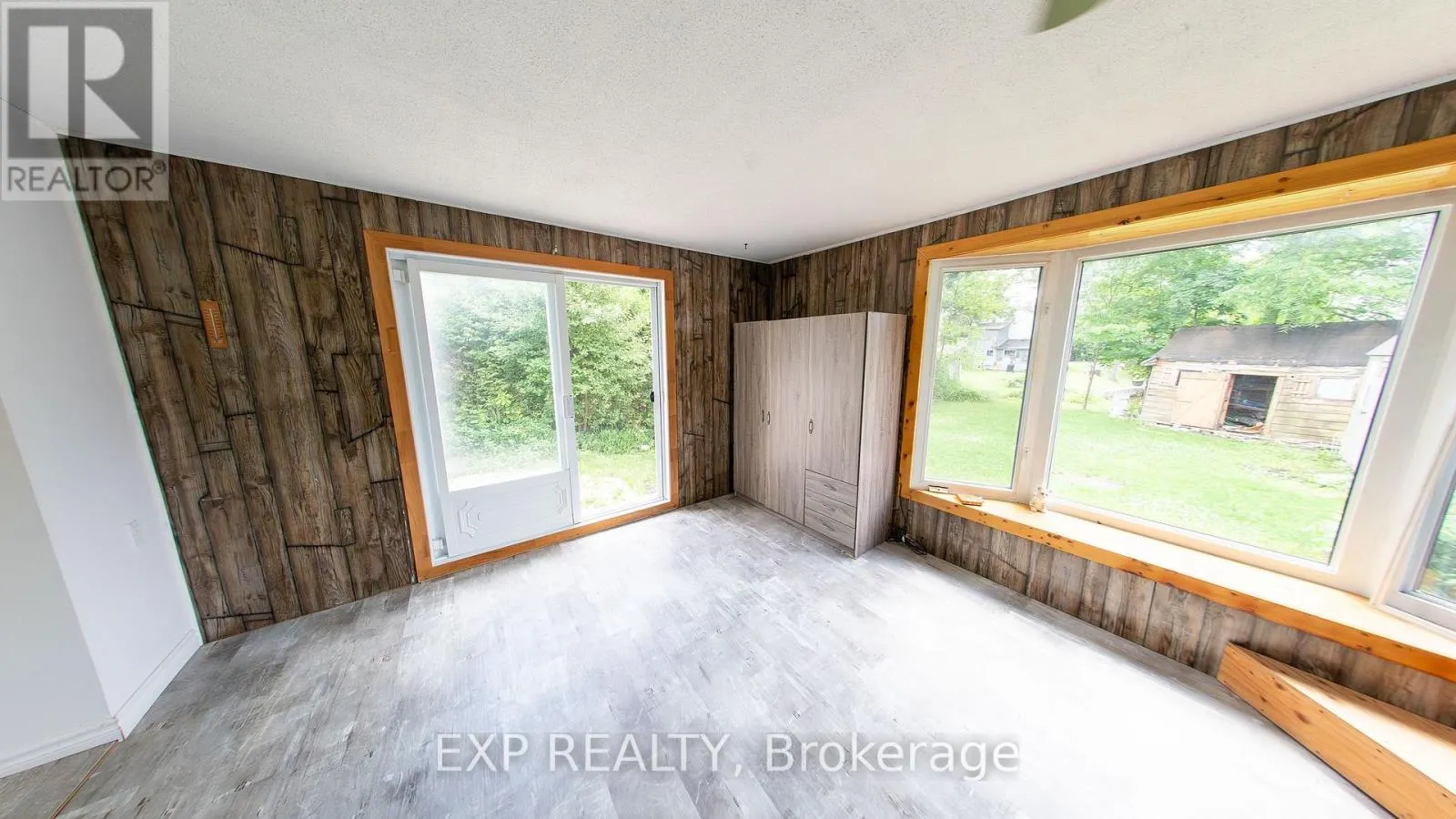 84 KENYON STREET E