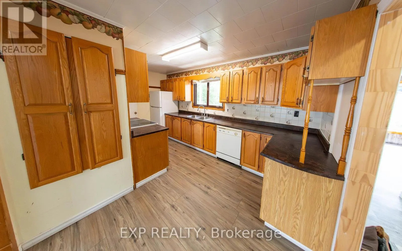 84 KENYON STREET E