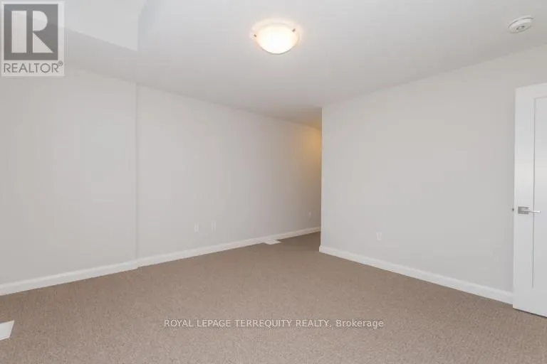 7 EGLESTON LANE