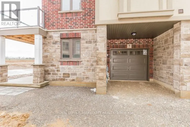 7 EGLESTON LANE