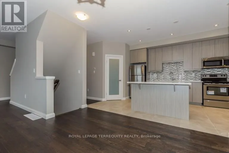 7 EGLESTON LANE