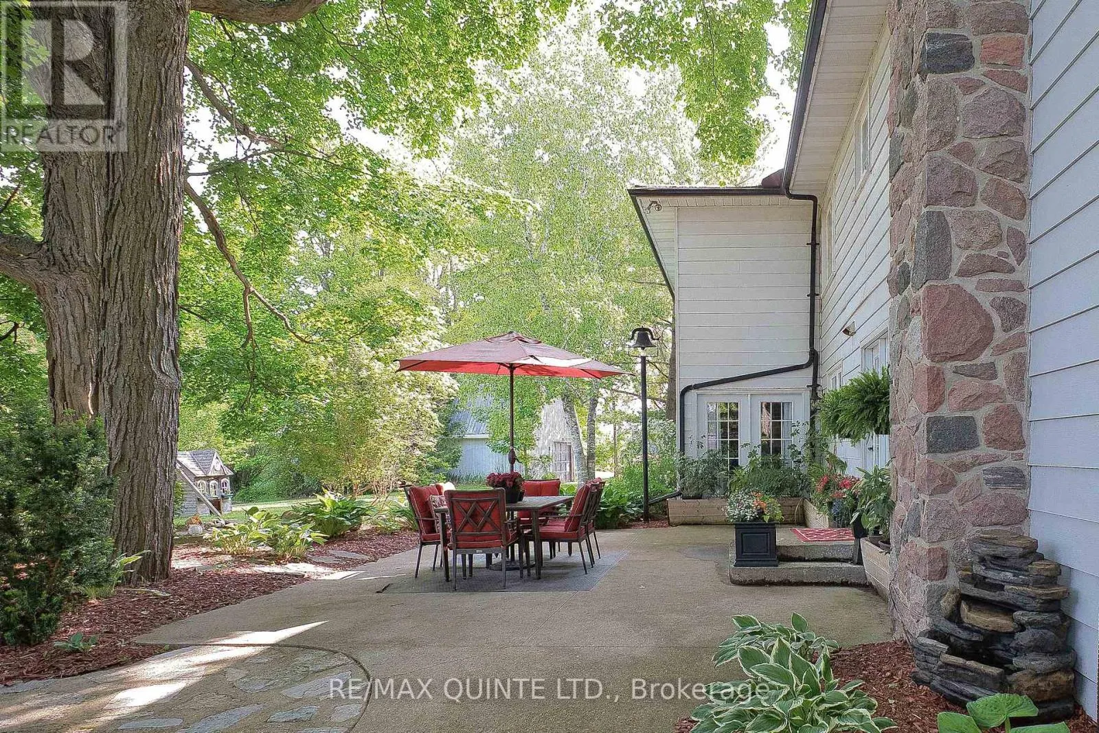 548 LORNA LANE