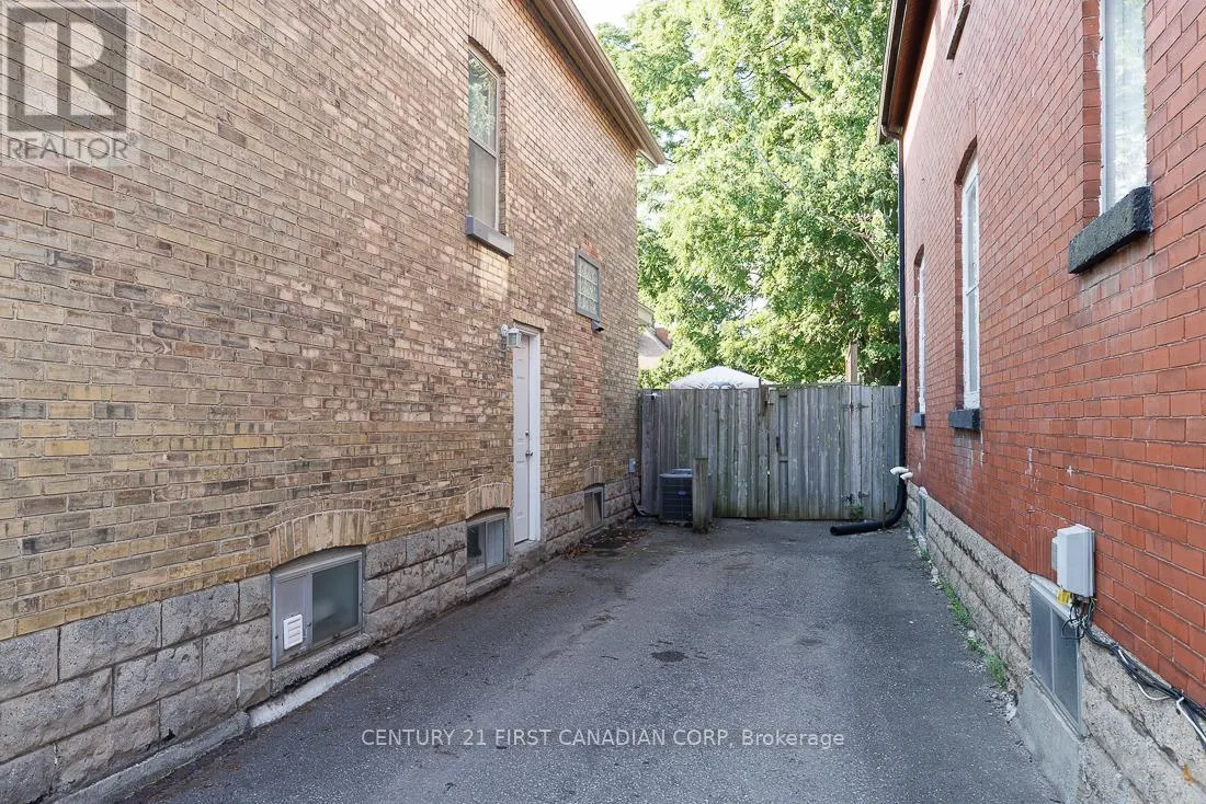 52 MYRTLE STREET