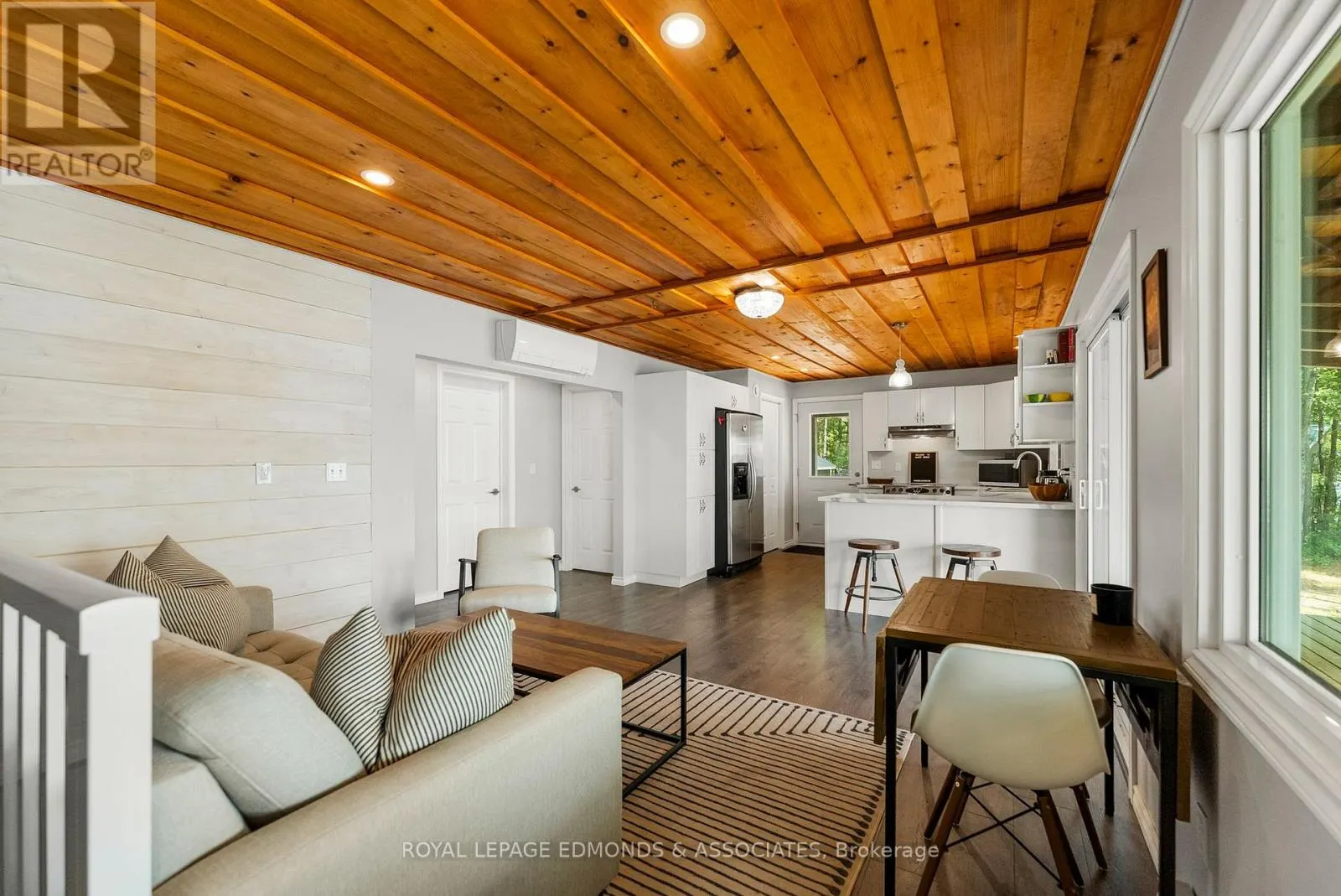 358 LACHLAN LANE