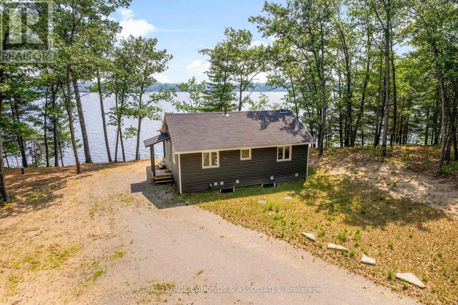 358 LACHLAN LANE