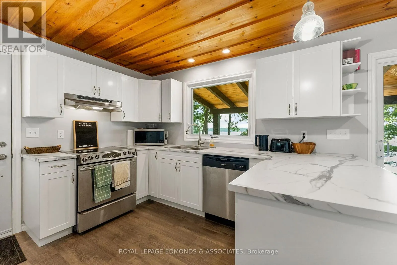 358 LACHLAN LANE