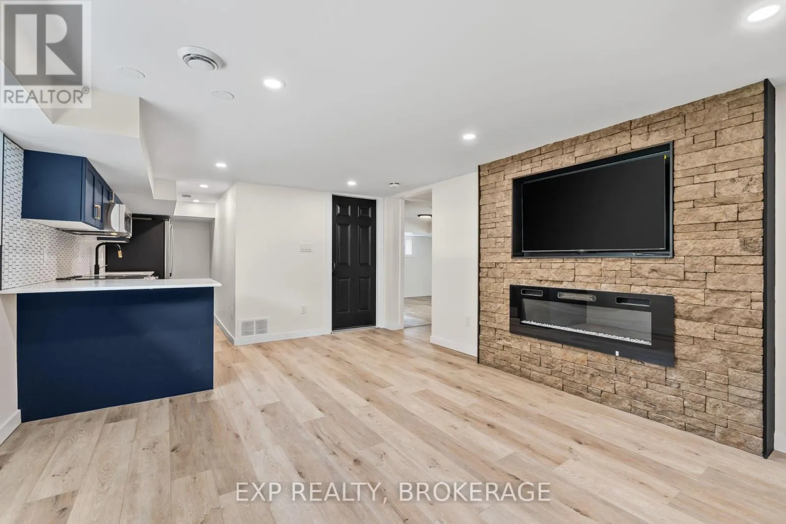 3 - 493 COLLEGE STREET, #3