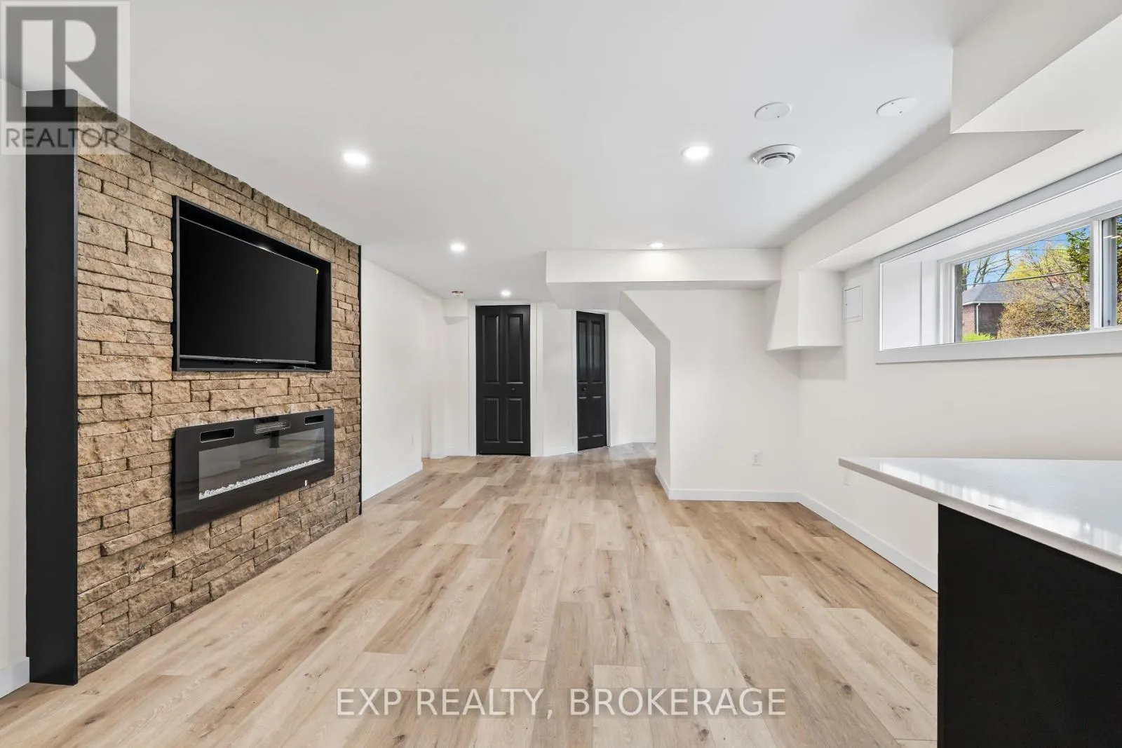 3 - 493 COLLEGE STREET, #3