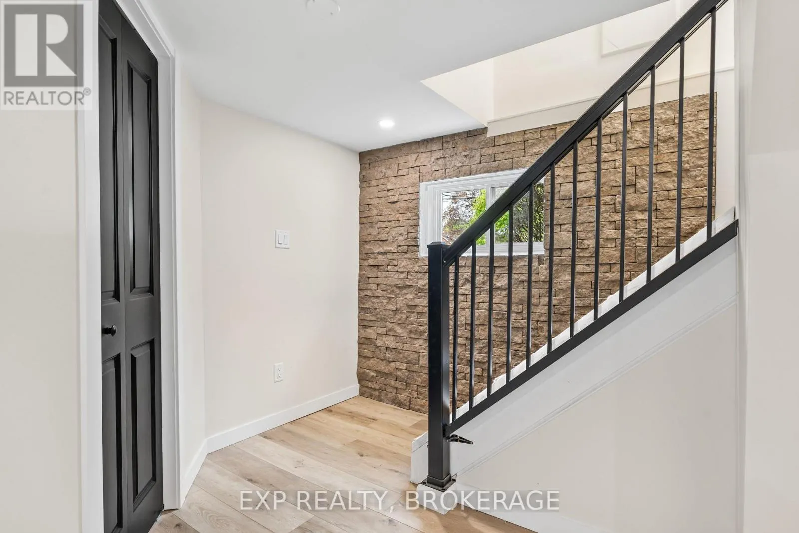 3 - 493 COLLEGE STREET, #3
