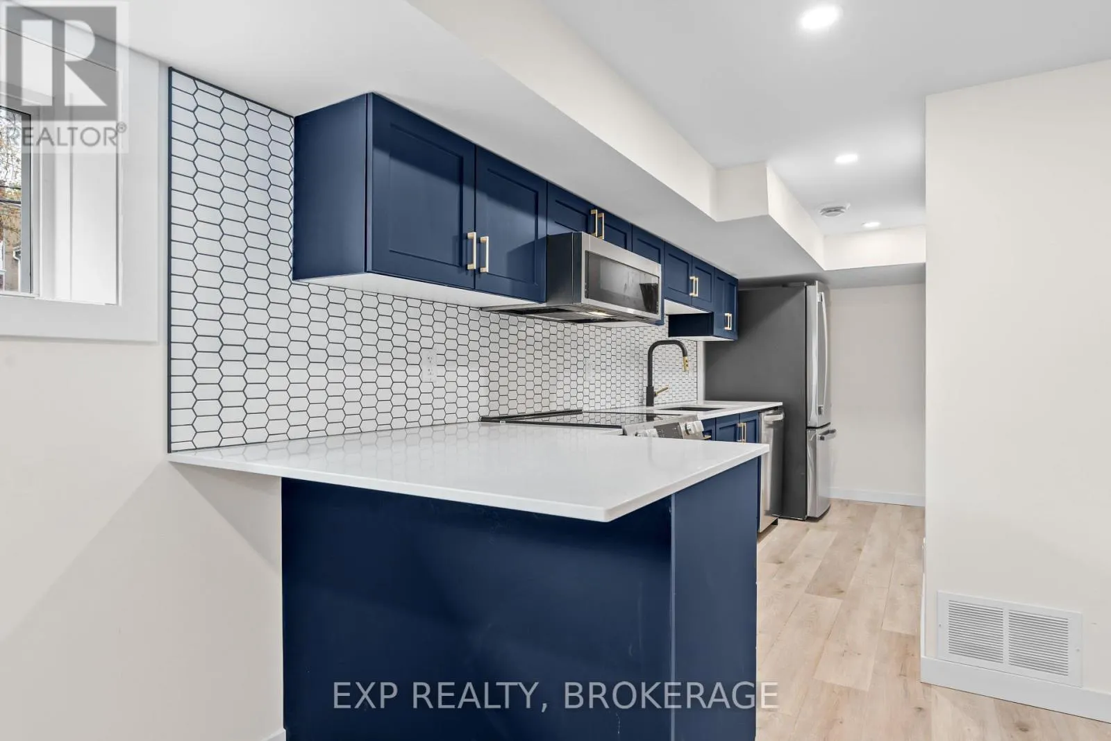 3 - 493 COLLEGE STREET, #3