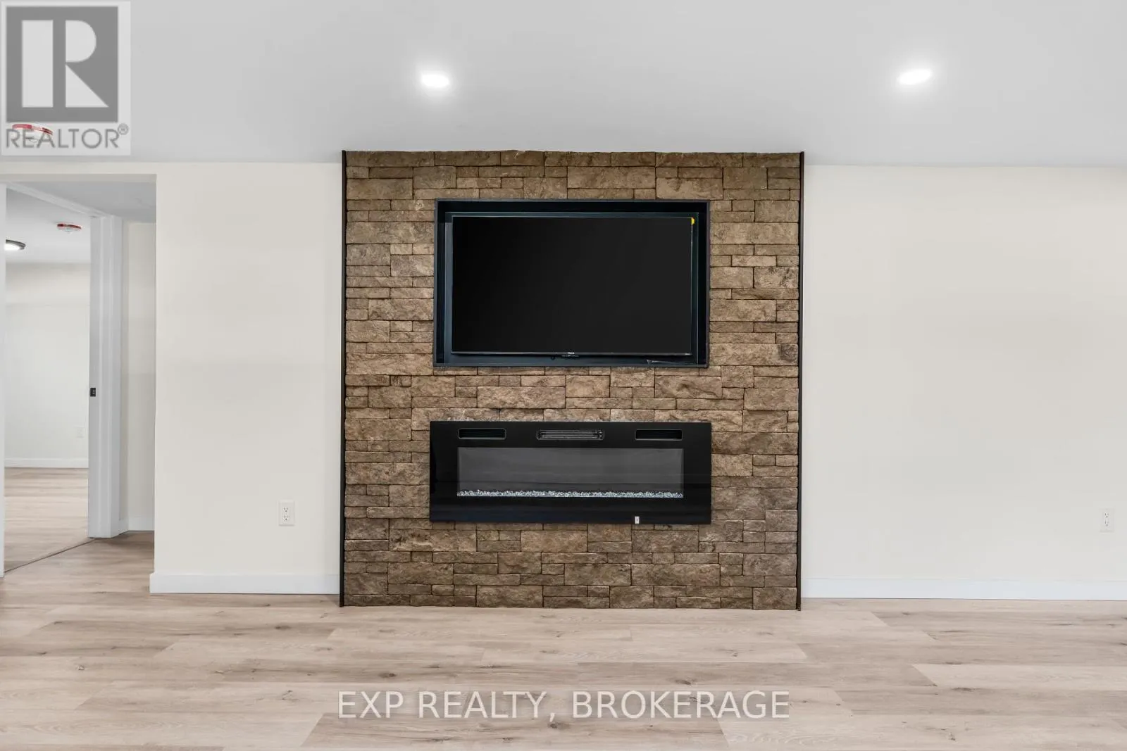 3 - 493 COLLEGE STREET, #3