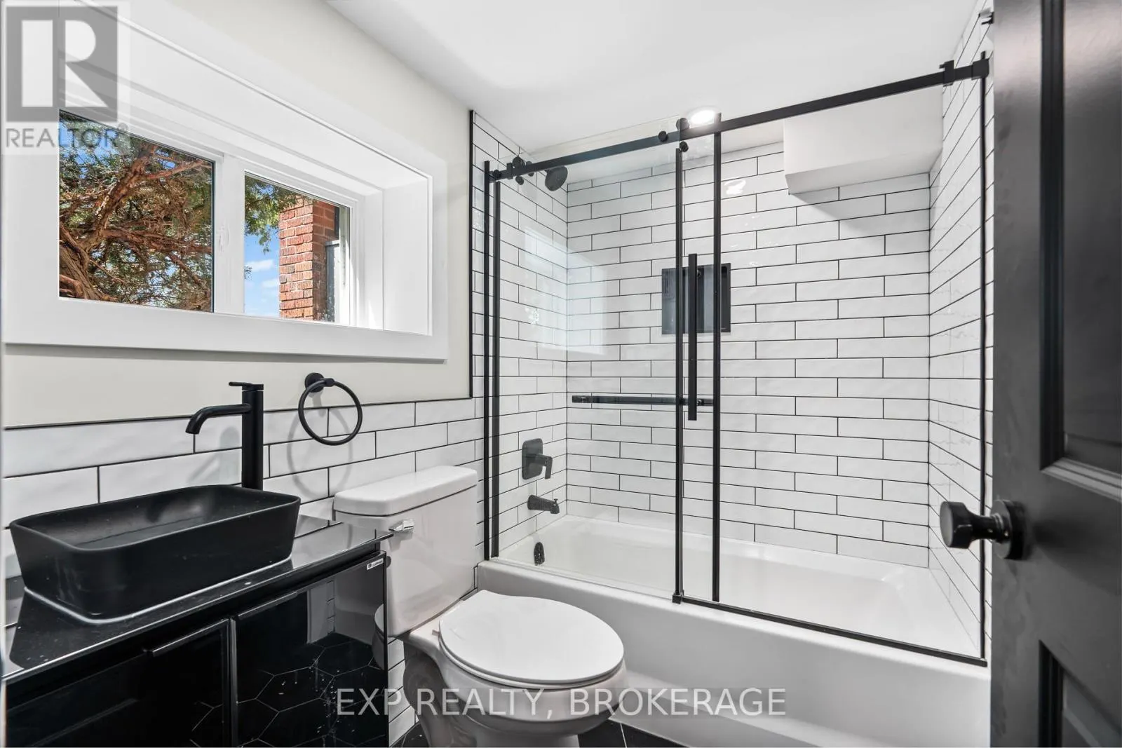 3 - 493 COLLEGE STREET, #3