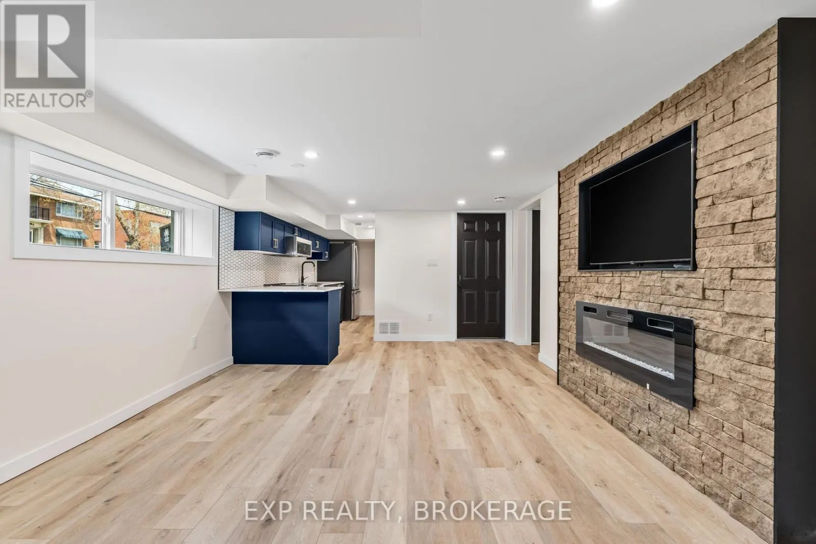 3 - 493 COLLEGE STREET, #3