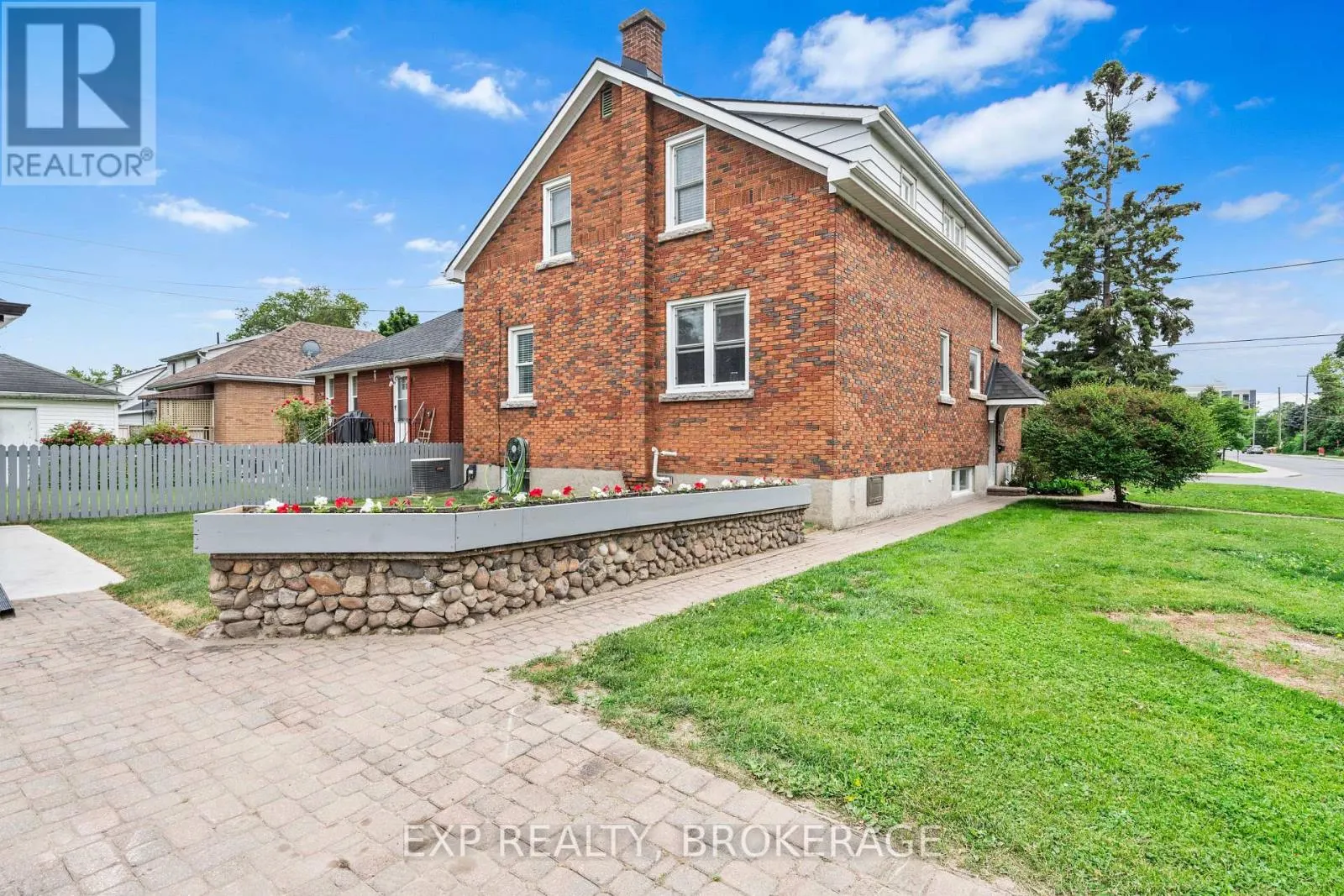 3 - 493 COLLEGE STREET, #3