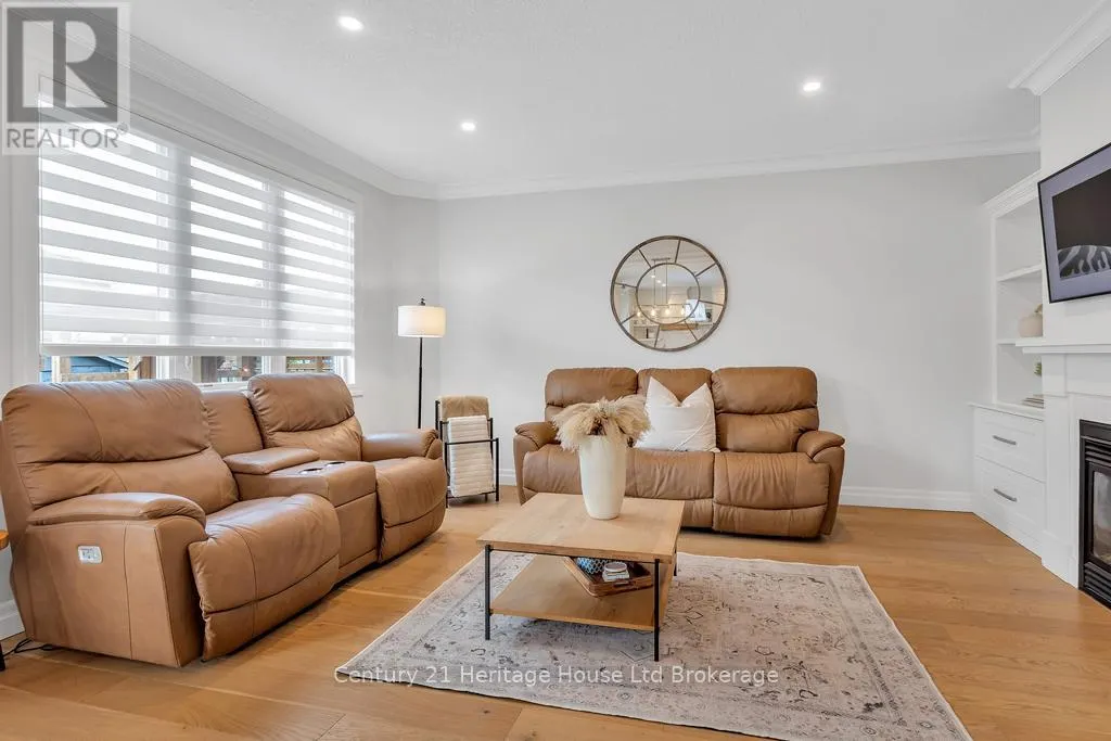 12 OLIVER CRESCENT