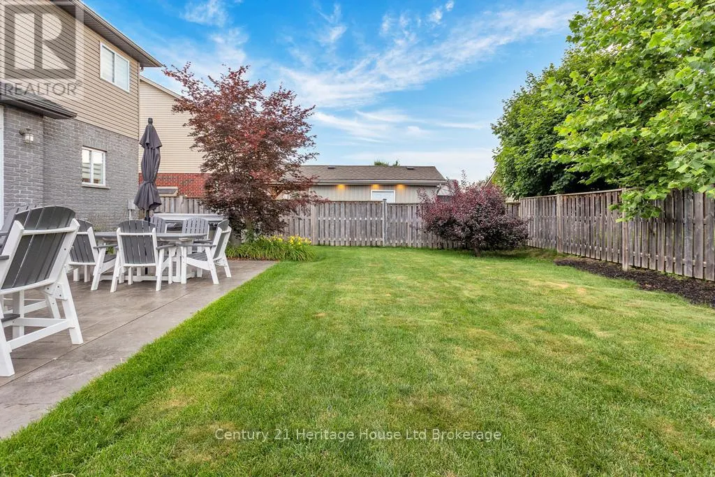 12 OLIVER CRESCENT
