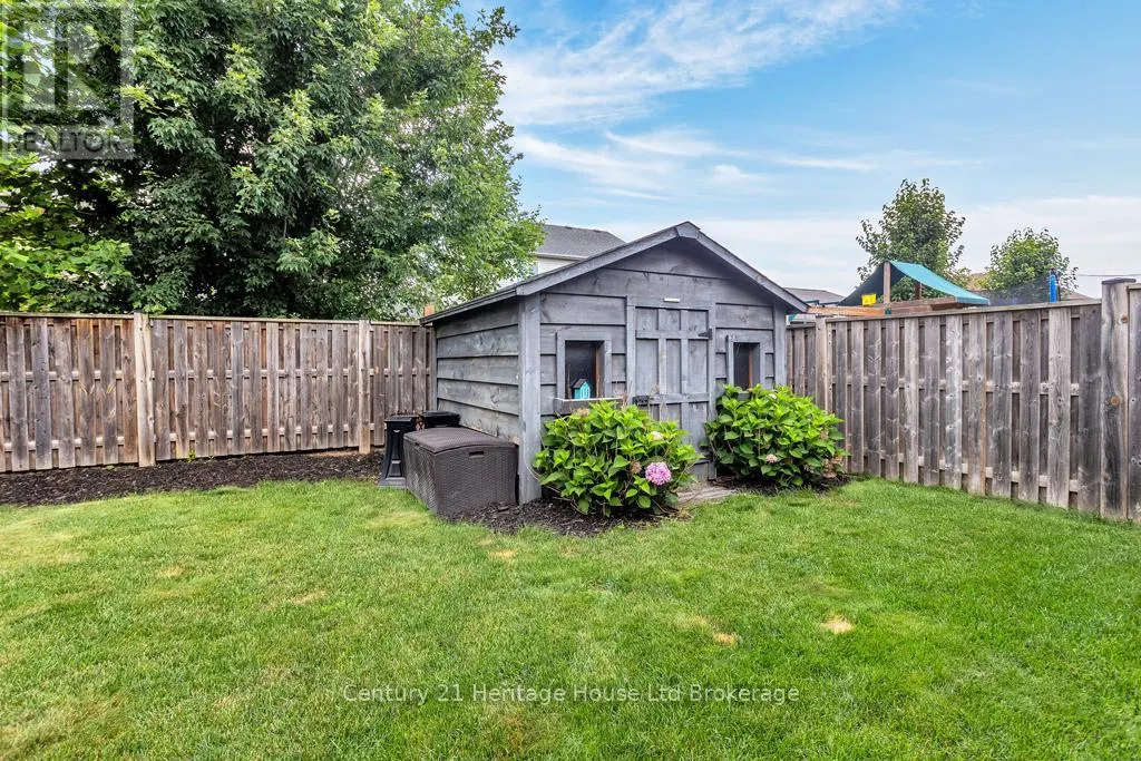 12 OLIVER CRESCENT