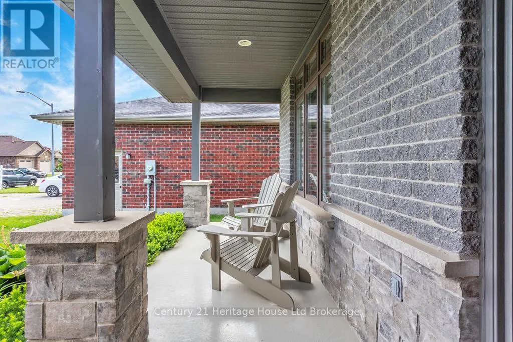 12 OLIVER CRESCENT