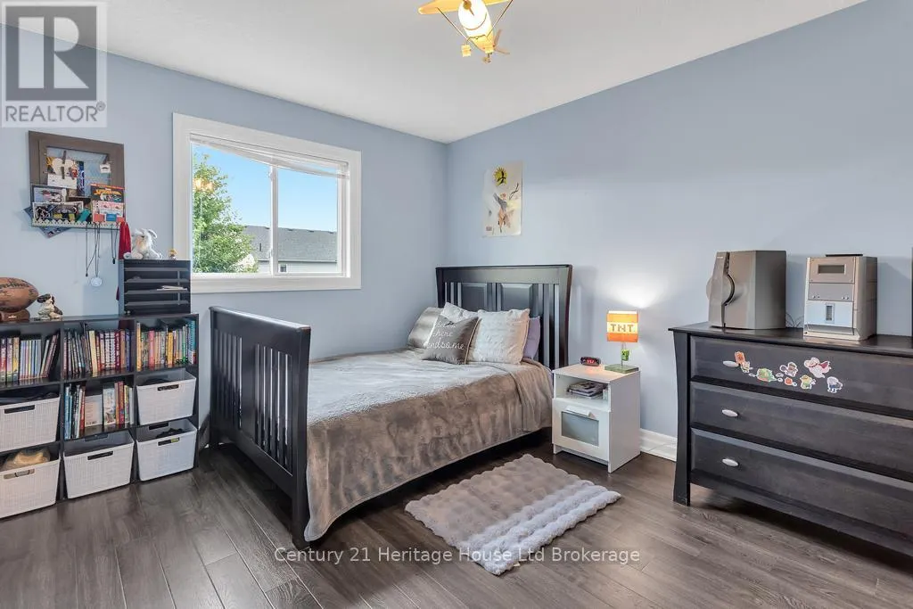 12 OLIVER CRESCENT