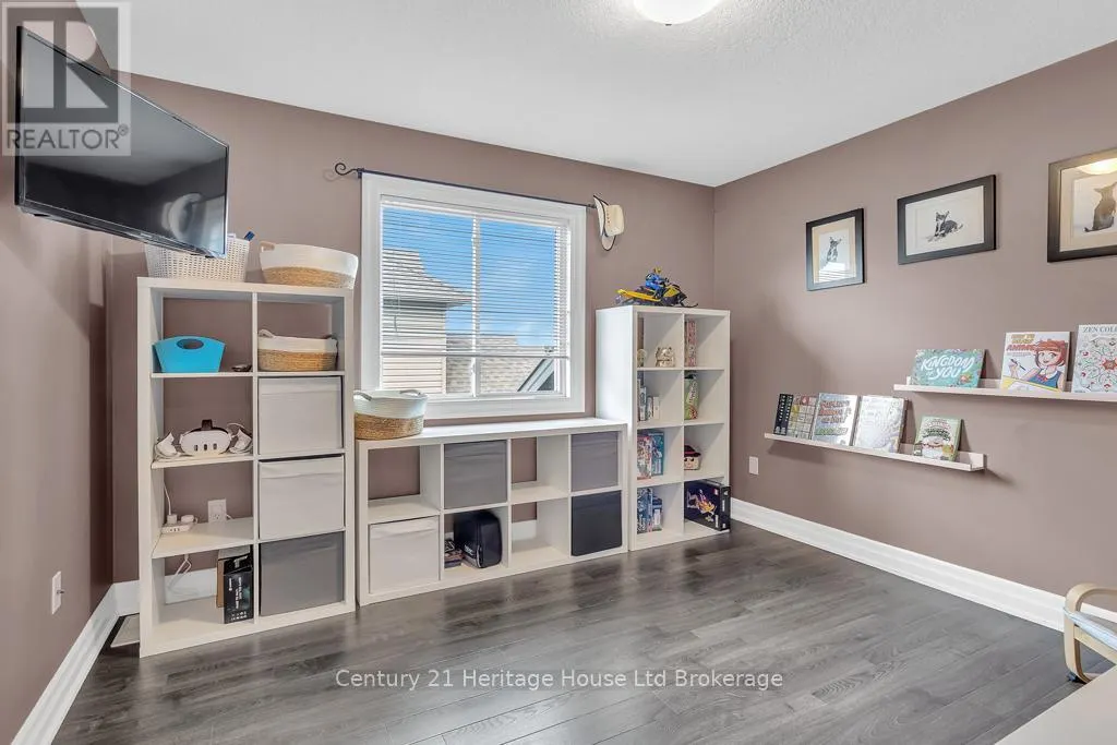 12 OLIVER CRESCENT