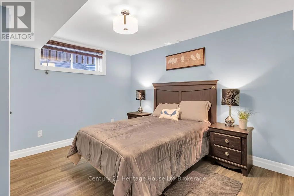 12 OLIVER CRESCENT