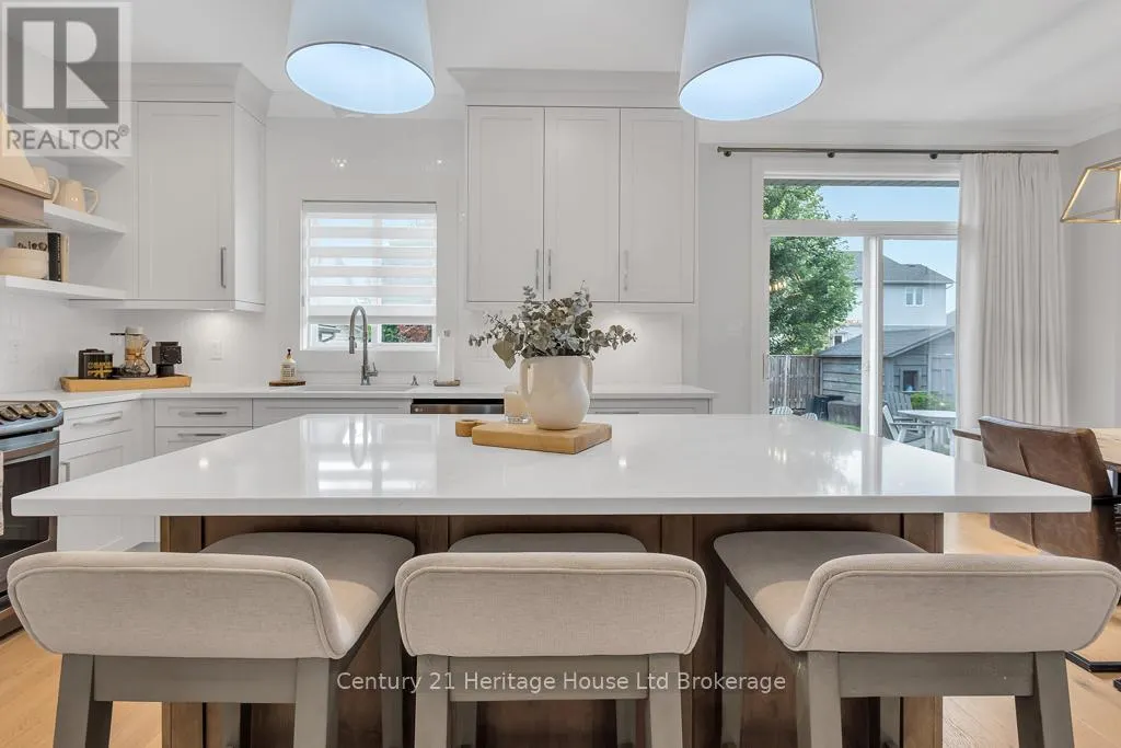 12 OLIVER CRESCENT