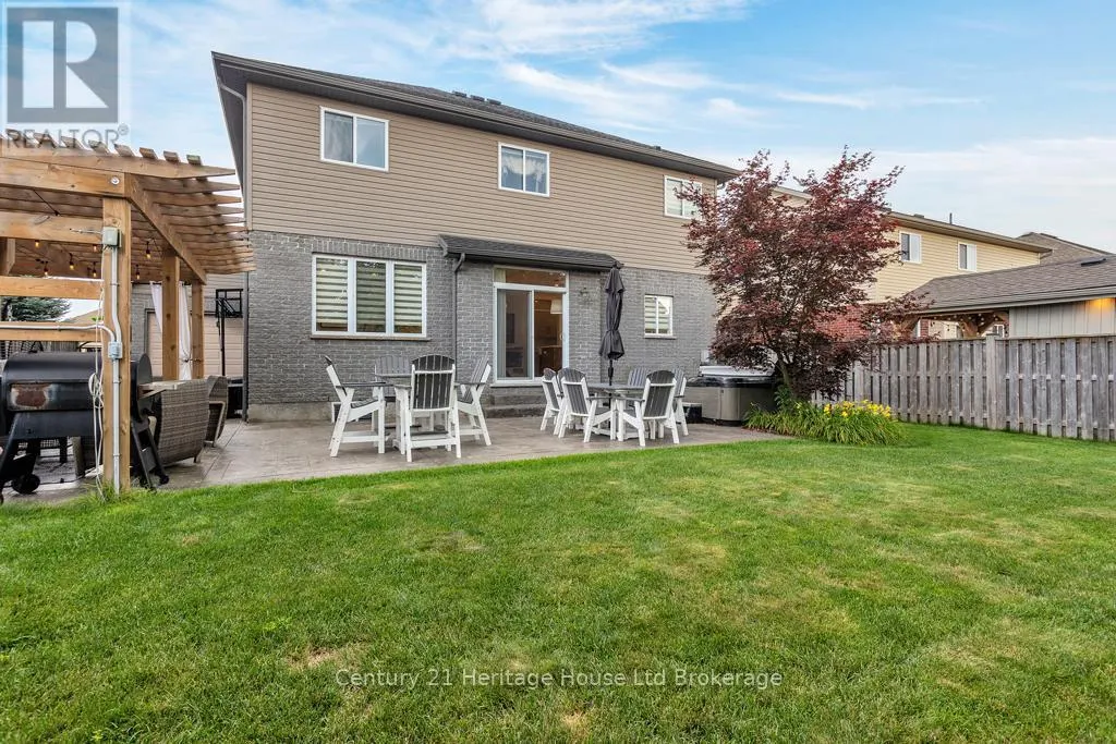 12 OLIVER CRESCENT
