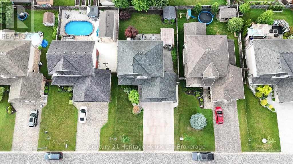 12 OLIVER CRESCENT