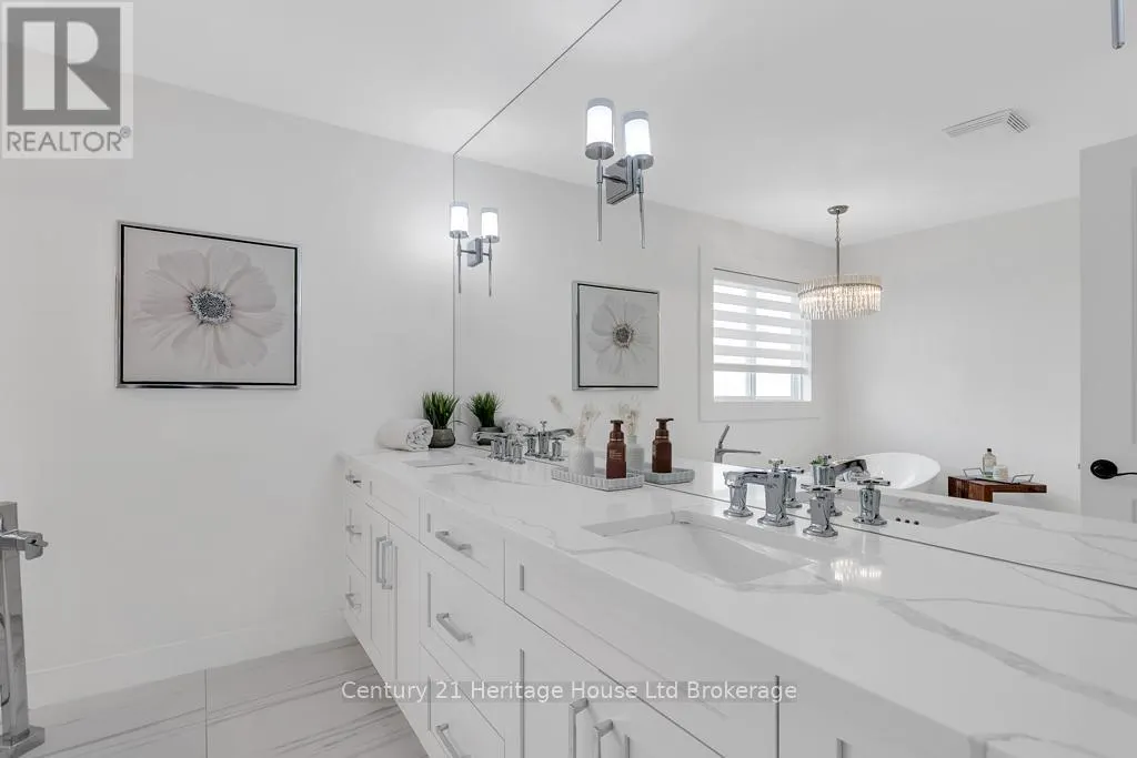 12 OLIVER CRESCENT