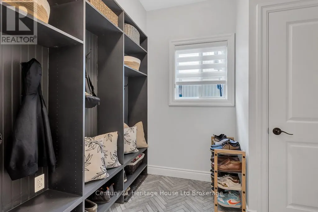 12 OLIVER CRESCENT