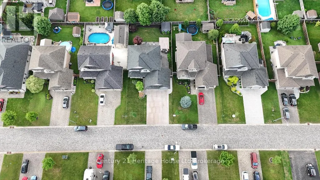 12 OLIVER CRESCENT