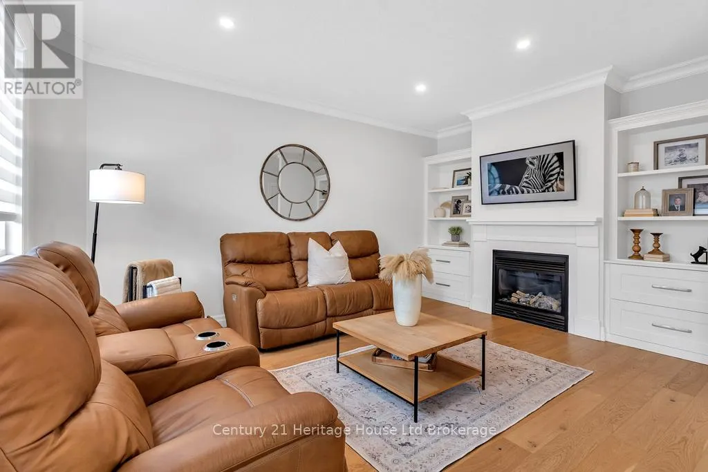 12 OLIVER CRESCENT
