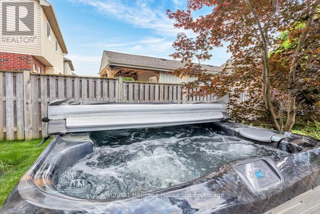 12 OLIVER CRESCENT