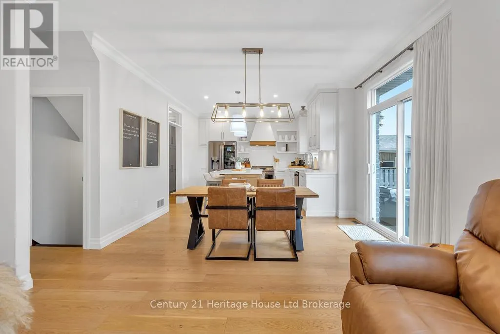 12 OLIVER CRESCENT