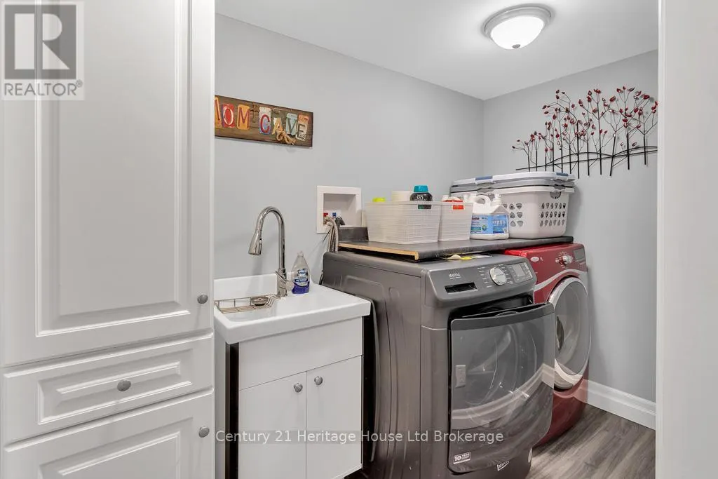 12 OLIVER CRESCENT