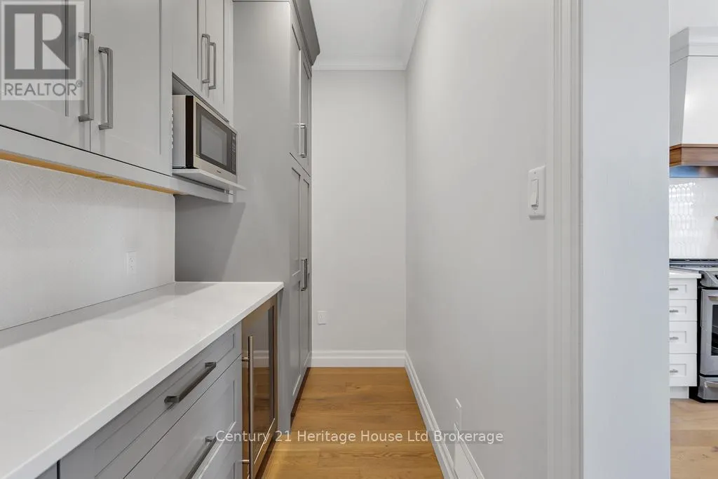 12 OLIVER CRESCENT