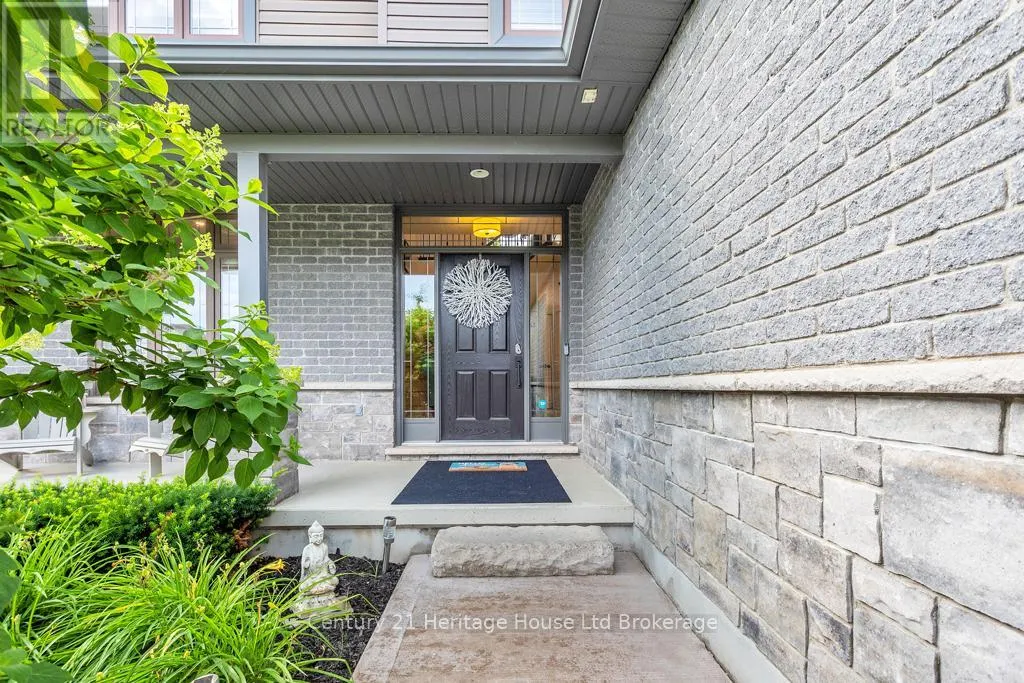 12 OLIVER CRESCENT