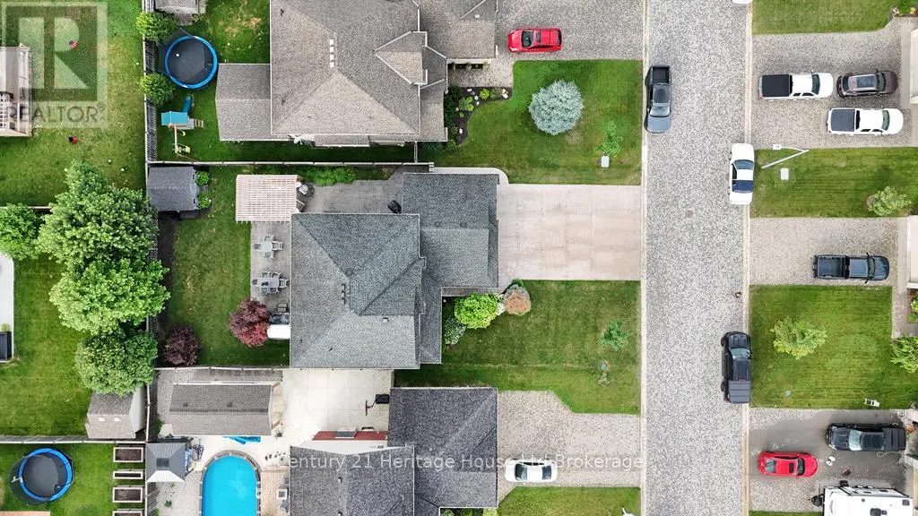 12 OLIVER CRESCENT