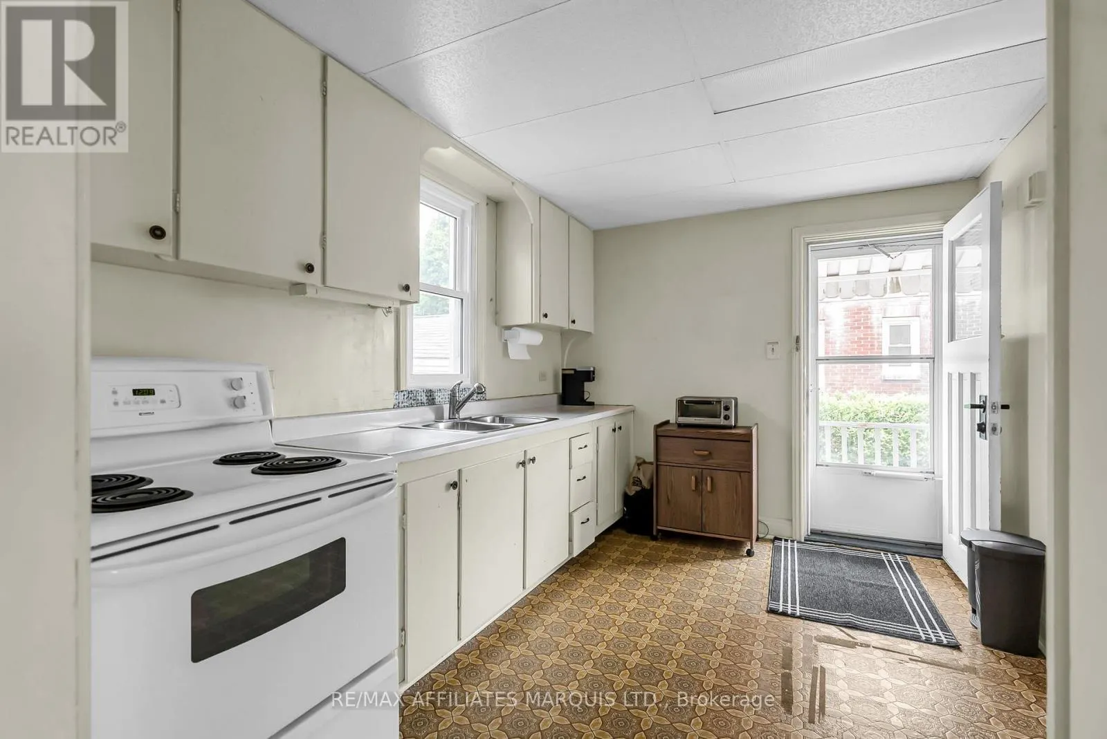 1507 QUEEN STREET