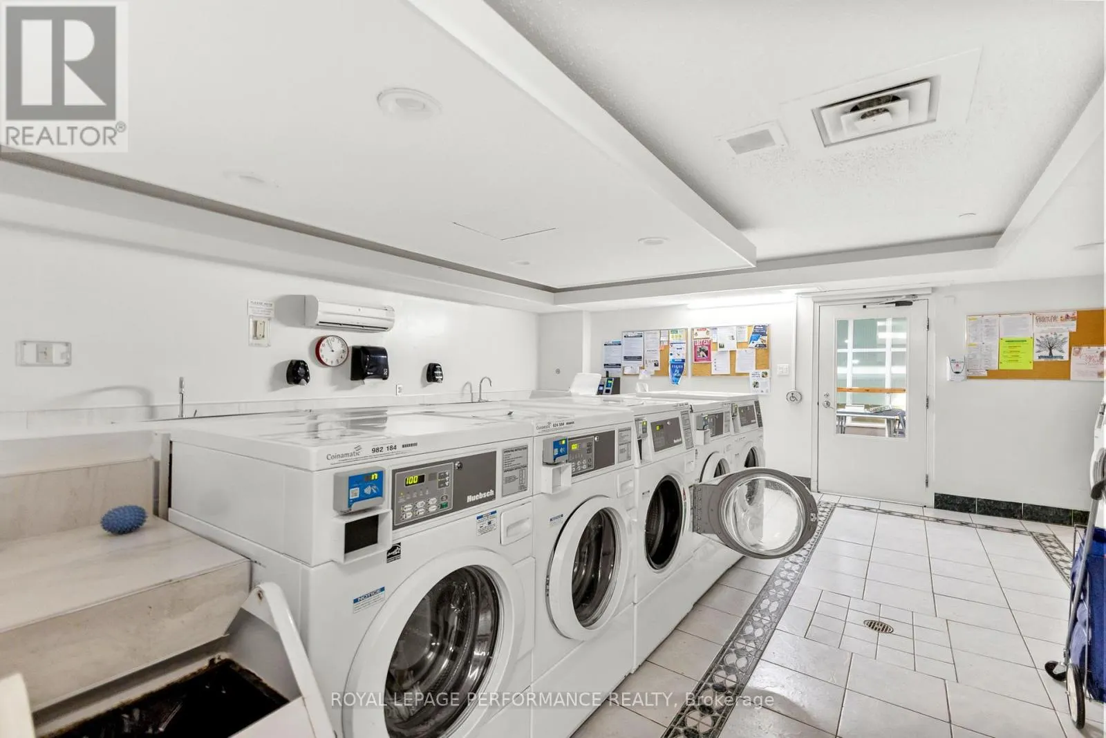1003 - 1171 AMBLESIDE DRIVE