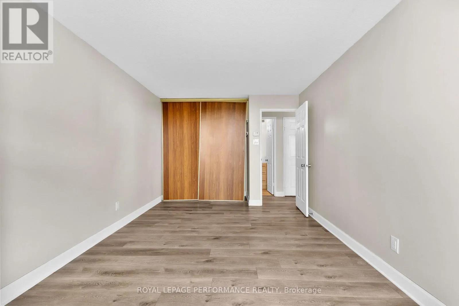 1003 - 1171 AMBLESIDE DRIVE