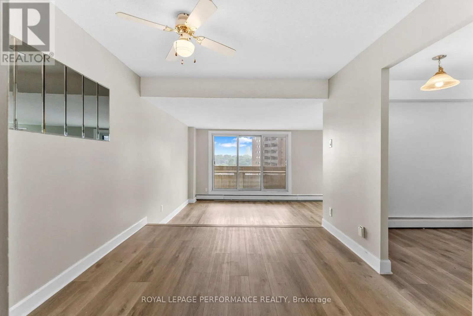 1003 - 1171 AMBLESIDE DRIVE
