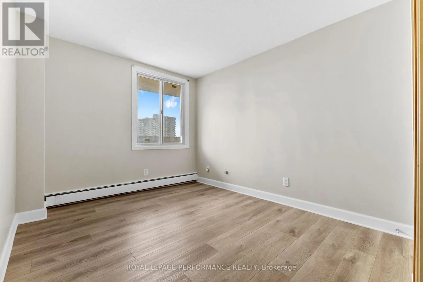 1003 - 1171 AMBLESIDE DRIVE