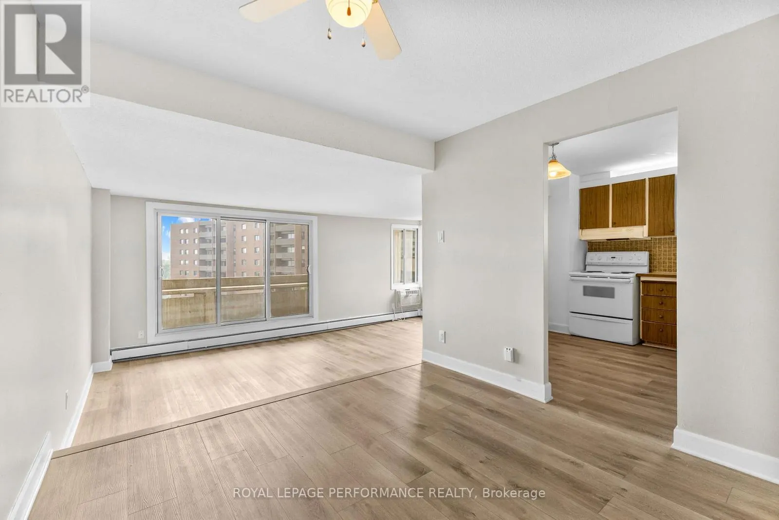 1003 - 1171 AMBLESIDE DRIVE